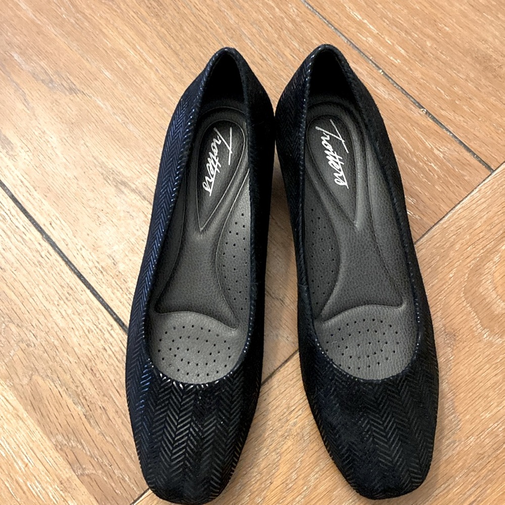 NWOT Trotters Lauren Herringbone Wedge Pumps - Picture 3 of 11